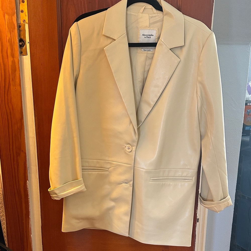 Abercrombie Elegant Cream Blazer